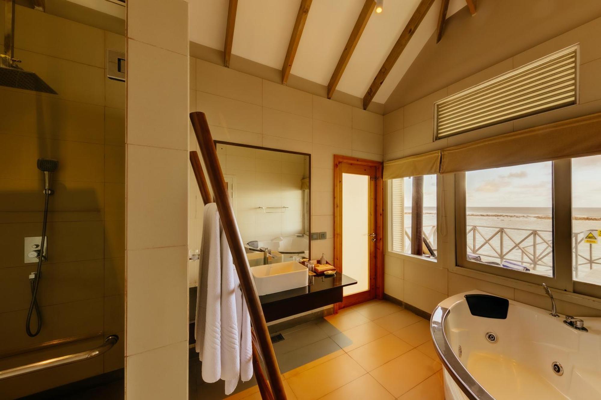 Bungalow sull’acqua – 50% di sconto sui trasferimenti in motoscafo (soggiorni di 1–6 notti, fino a 2 ospiti), per soggiorni effettuati entro il 31 ottobre 2027 + 10% di sconto su Spa e ristorazione